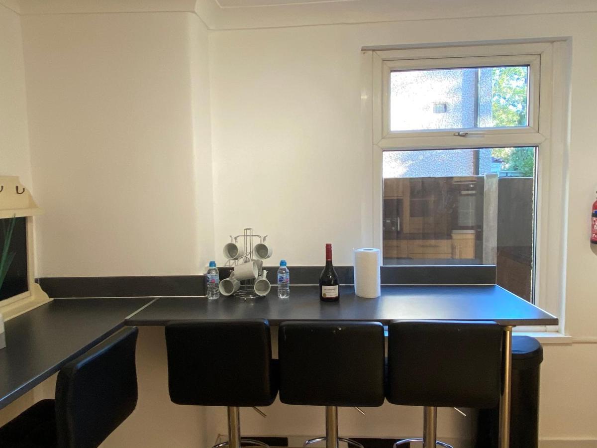 Central Stratford Cozy Double Room London Exterior photo
