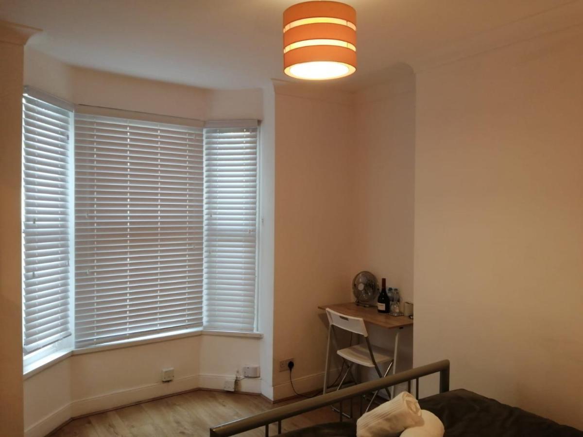 Central Stratford Cozy Double Room London Exterior photo