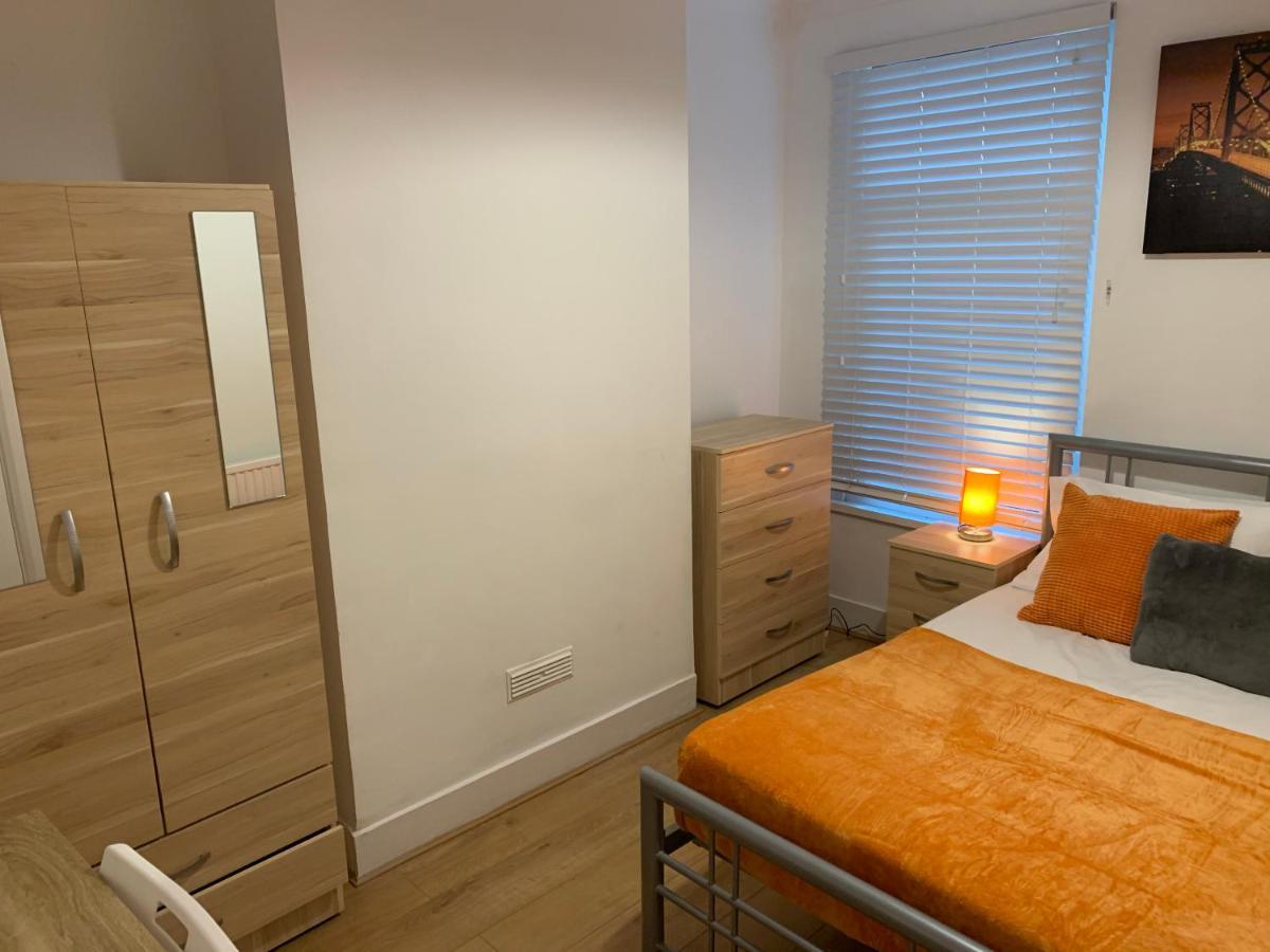 Central Stratford Cozy Double Room London Exterior photo