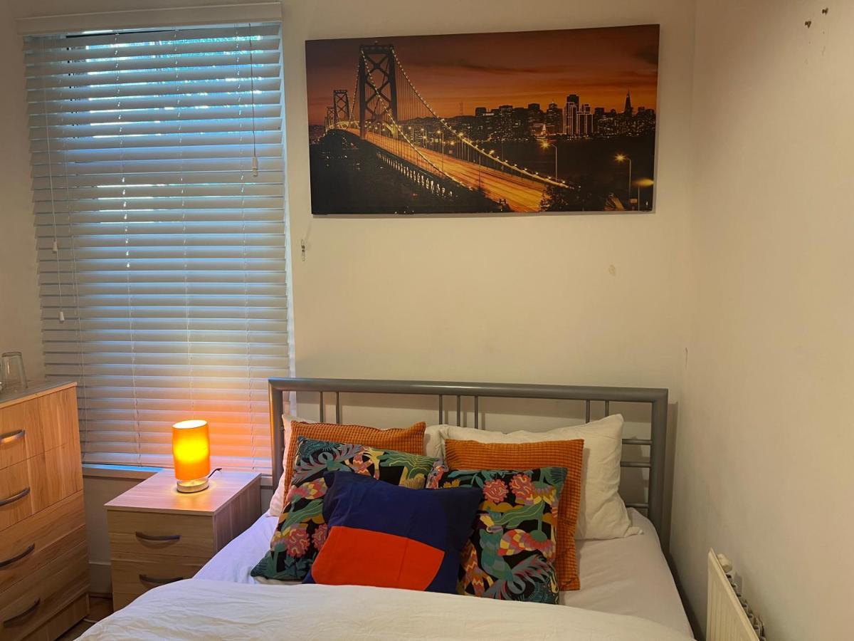 Central Stratford Cozy Double Room London Exterior photo