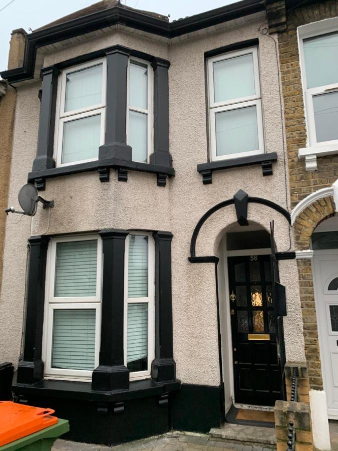 Central Stratford Cozy Double Room London Exterior photo