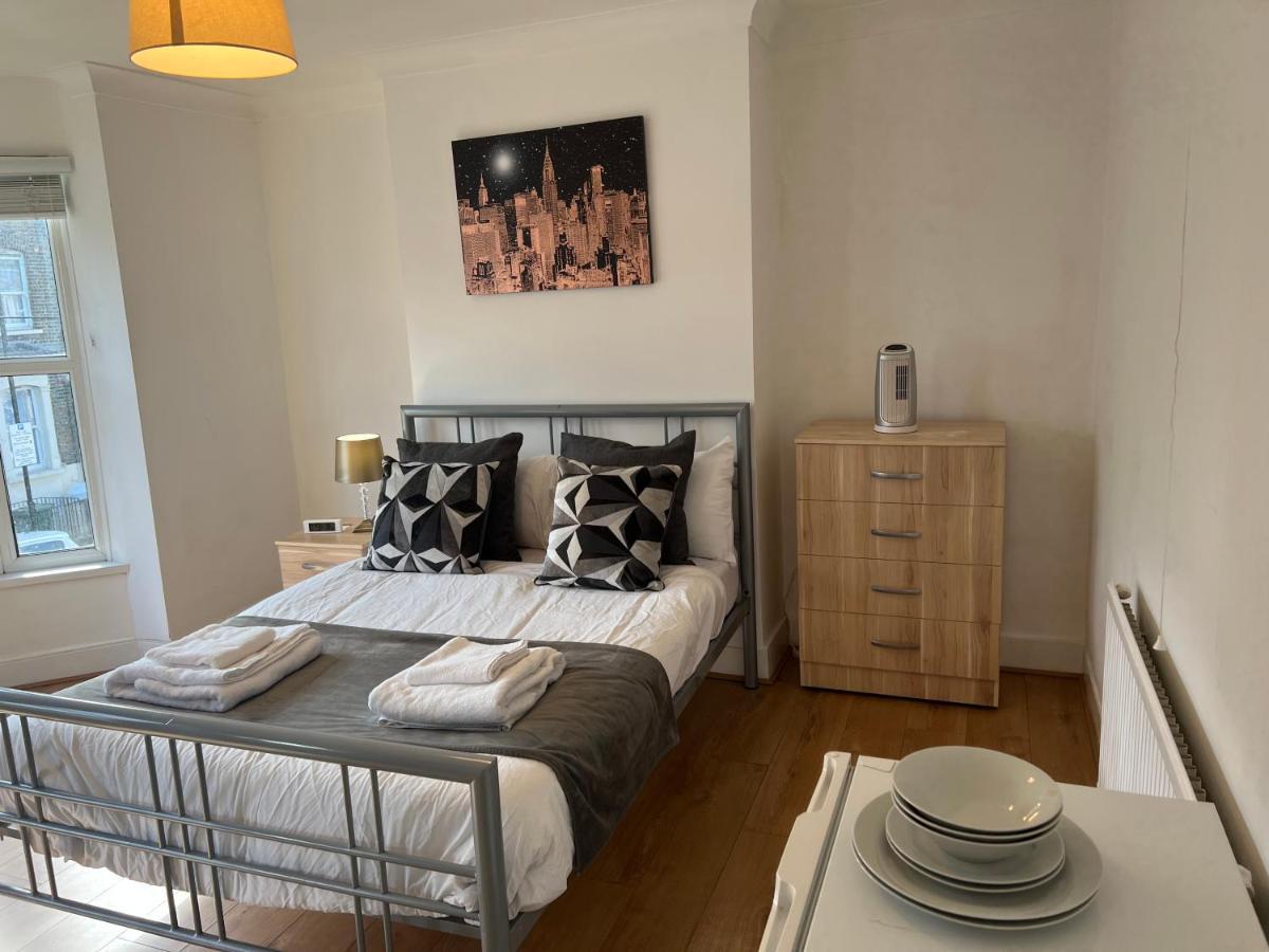 Central Stratford Cozy Double Room London Exterior photo